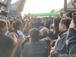 Duka Keluarga-Warga Papua akan Kematian Aris Sanda Dibunuh OPM