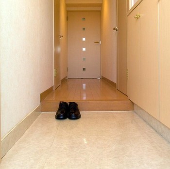 Kenapa Rumah Jepang Punya Genkan atau Area Khusus untuk Melepas Sepatu? Ini Jawabannya