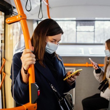 Jangan Lakukan! Ini 5 Hal yang Dianggap Tidak Sopan di Transportasi Umum Jepang