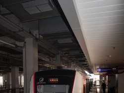 Warga Jakarta Menyambut Jalur LRT Baru