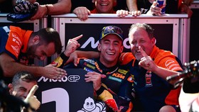 MotoGP - Austrian Grand Prix - Red Bull Ring, Spielberg, Austria - September 20, 2026 Red Bull KTM Factory Racing's Pedro Acosta celebrates with his team after winning the MotoGP race REUTERS/Christian Bruna