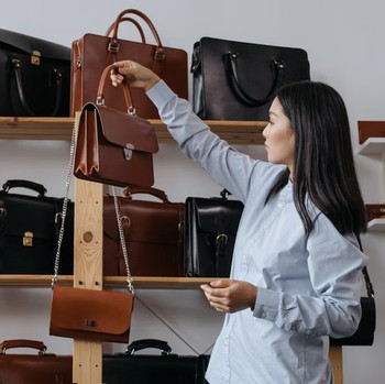 5 Penyebab Warna Genuine Leather Berubah