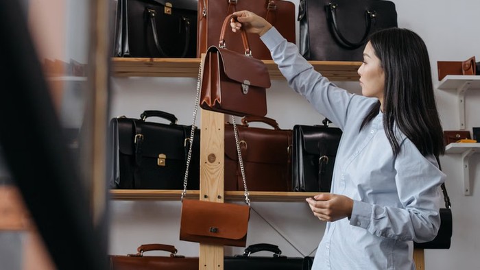 5 Penyebab Warna Genuine Leather Berubah