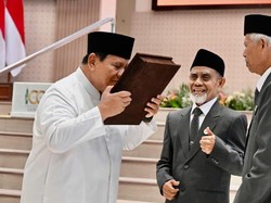 Presiden Prabowo Terima Mushaf Al-Quran dan Buku Gontor untuk Indonesia