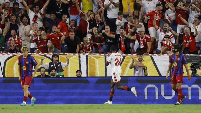 Soccer Football - LaLiga - Sevilla v FC Barcelona - Estadio Ramon Sanchez Pizjuan, Seville, Spain - September 19, 2026 Sevilla's Youssouf Fofana celebrates scoring their first goal REUTERS/Marcelo Del Pozo