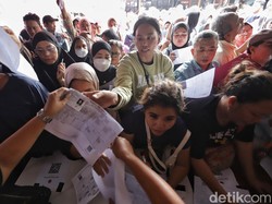 Video: Momen Warga di Jaktim Ramai-ramai Adukan Ketidaksesuaian Data Desil