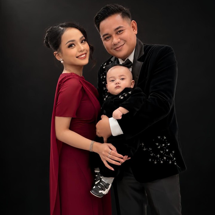 <p>Penyanyi dangdut Putri Isnari resmi menikah dengan pengusaha bernama Abdul Azis, pada 20 April 2024. Dari pernikahan ini, Putri dikaruniai seorang anak laki-laki yang lahir pada akhir Maret 2026. Anak semata wayang Putri ini diberi nama Muhammad Arjuna Devra Ajis atau akrab disapa Arjuna. (Foto: Instagram @putriisnari3)</p>