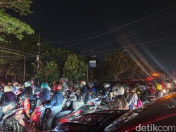 Perempatan Abdesir-Batua Raya Makassar Macet Parah Malam Ini