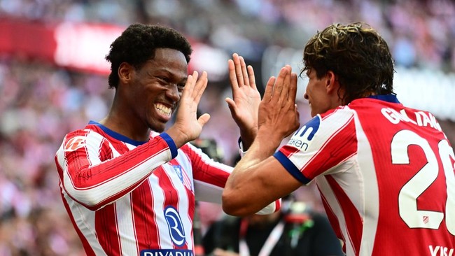 Soccer Football - LaLiga - Atletico Madrid v Real Madrid - Riyadh Air Metropolitano, Madrid, Spain - September 20, 2026 Atletico Madrid's Jonathan David celebrates scoring their second goal with Giuliano Simeone REUTERS/Juan Barbosa