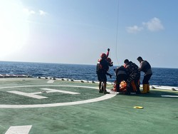 Momen Jasad Korban KM Virgo Diangkut Heli ke Banjarmasin untuk Identifikasi