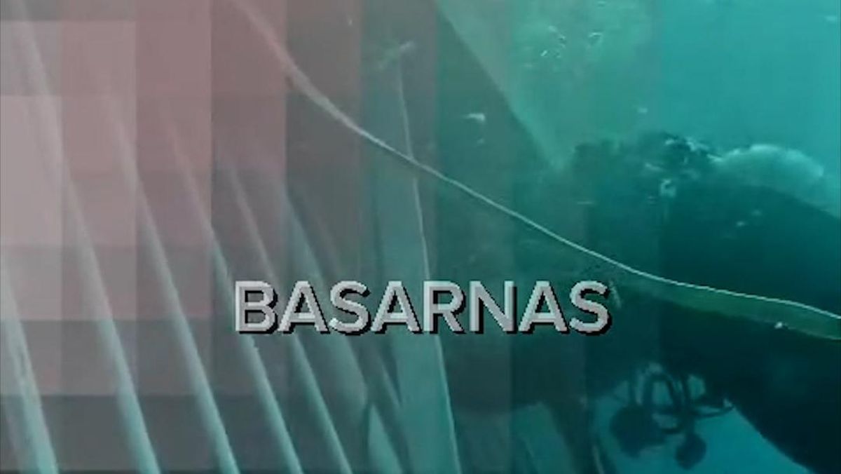 Detik-detik Penyelam Temukan Jasad Korban Kapal Virgo 8 di Bawah Air