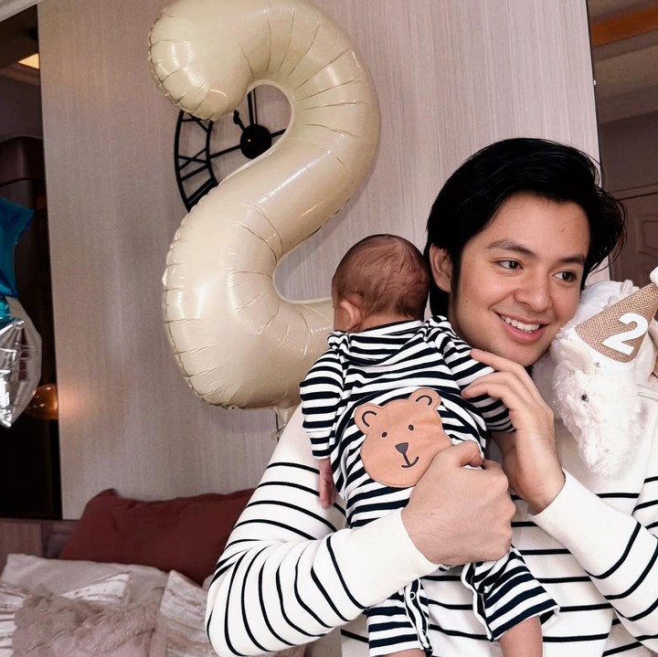 <p>Begitu juga dengan Angga Yunanda yang tampak tersenyum menggendong putra pertamanya. Aura kesiapan Angga jadi ayah muda terlihat saat ia tampak lihat menggandong Si Kecil.(Foto: @angga).</p>