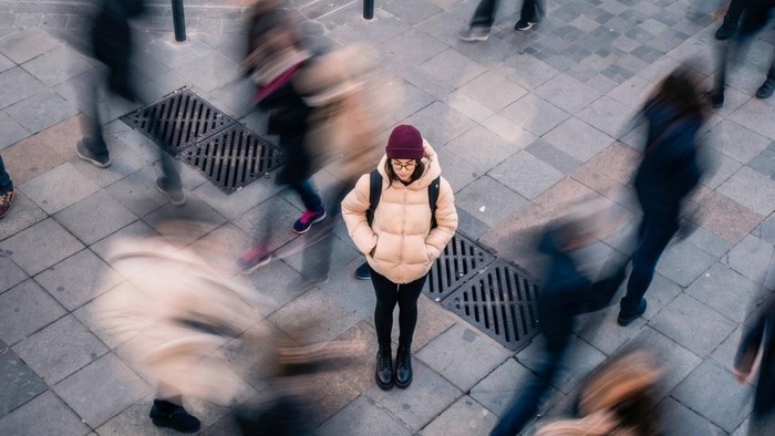 Bystander Effect, Fenomena Mengapa Orang Ragu Menolong saat di Keramaian