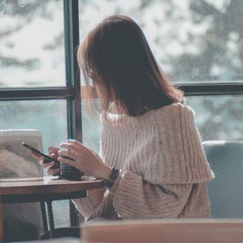 9 Ciri Kepribadian Orang yang Suka Oversharing di Media Sosial