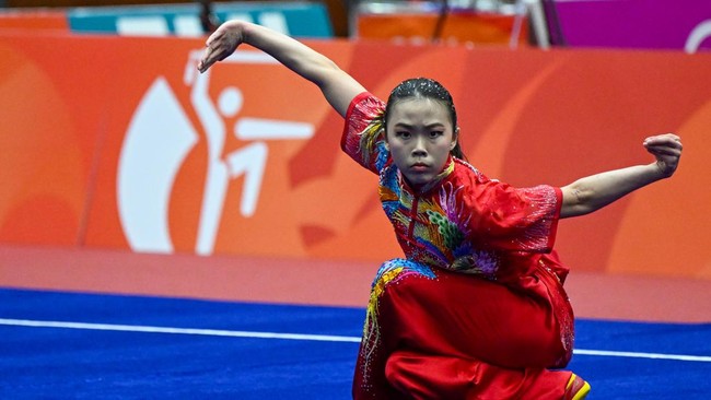 Pewushu Indonesia Eugenia Diva Widodo tampil pada final wushu nomor taolu changquan putri Asian Games Aichi-Nagoya 2026 di Aichi Prefectural Martial Arts Hall, Aichi, Jepang, Senin (21/9/2026). Eugenia Diva Widodo berhasil meraih medali perunggu deng