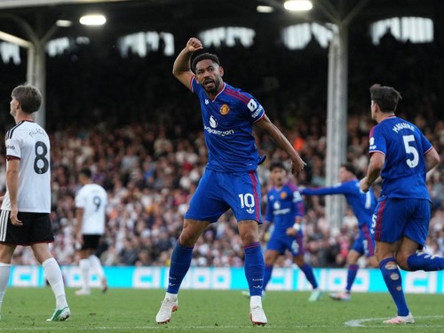 Manchester United's Brazilian striker #10 Matheus Cunha celebrates after his deflected shot makes it 1-1 during the English Premier League football match between Fulham and Manchester United at Craven Cottage in London on September 20, 2026. (Photo b