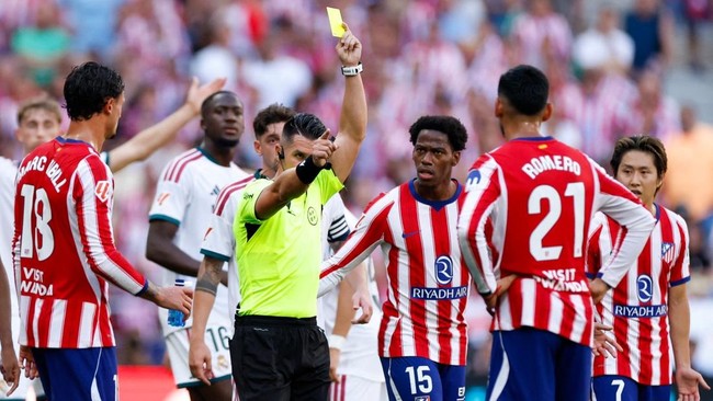 Cristian Romero hanya dapat kartu kuning usai injak kaki Jude Bellingham.