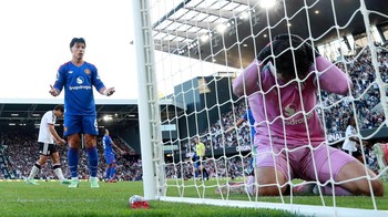 Soccer Football - Premier League - Fulham v Manchester United - Craven Cottage, London, Britain - September 20, 2026 Manchester United's Lisandro Martinez reacts after he scores Fulham's first with an own goal Action Images via Reuters/Peter Cziborra