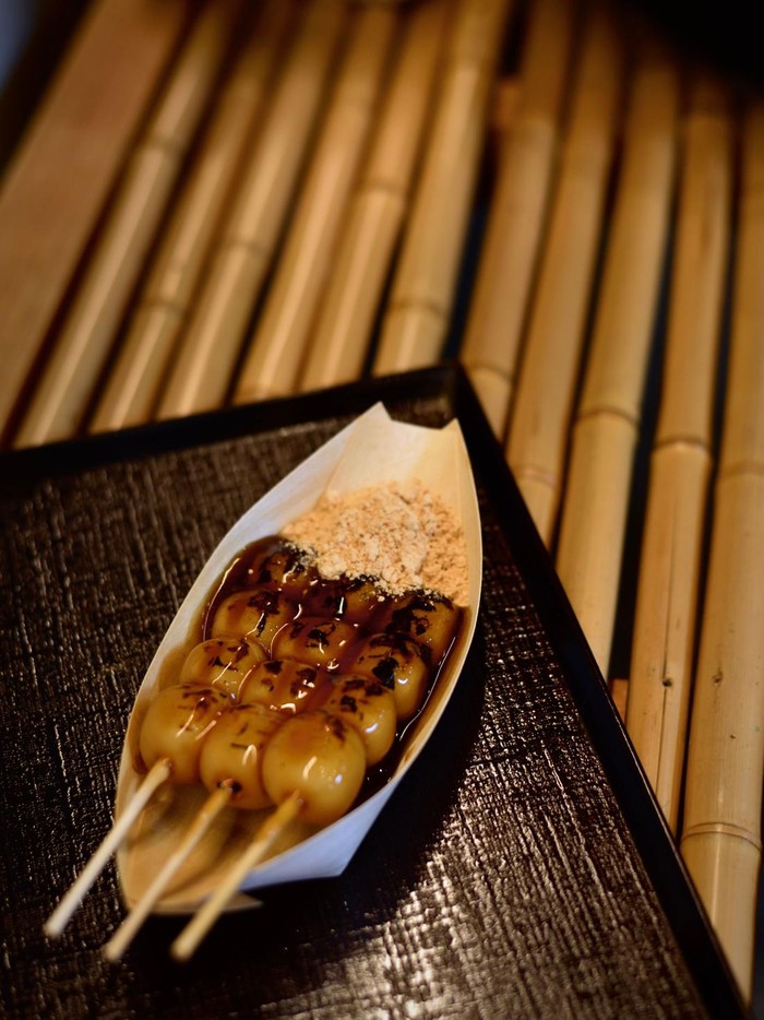 Dango merupakan salah satu dessert populer khas Jepang dengan bentuk bola-bola