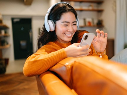 Bukan WhatsApp-Telegram, Gen Z Kini Kirim Pesan dengan Cara ala Merpati