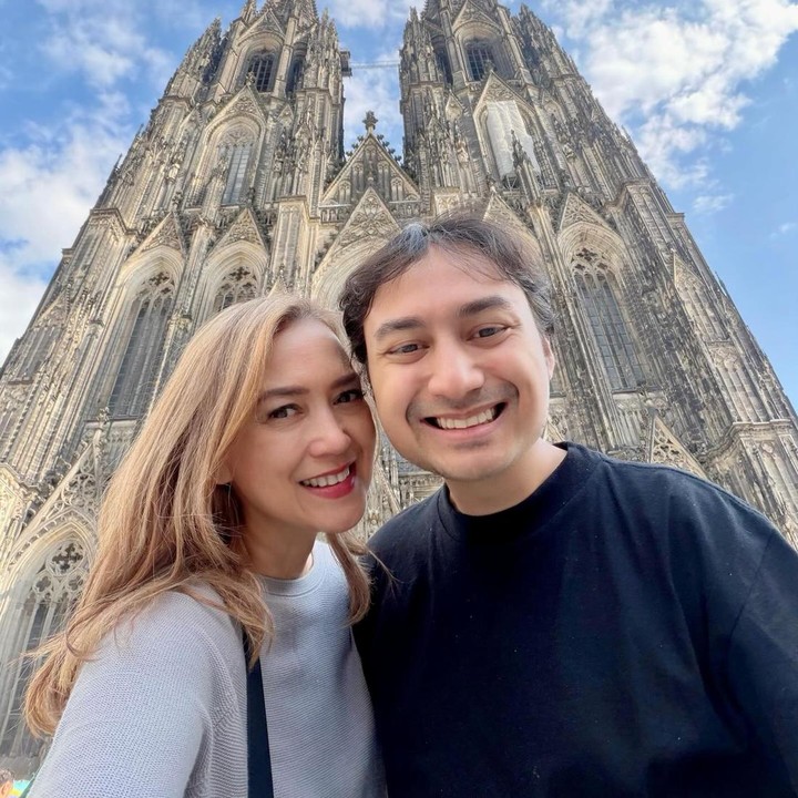 <p>Liburan bersama keluarga tentu menjadi momen paling berharga bagi banyak orang. Begitu juga dengan artis Ira Wibowo yang tengah menikmati <em>road trip</em> bersama putra sulungnya, Andhika Radya Bagaskara. (Foto: Instagram @irawbw)</p>