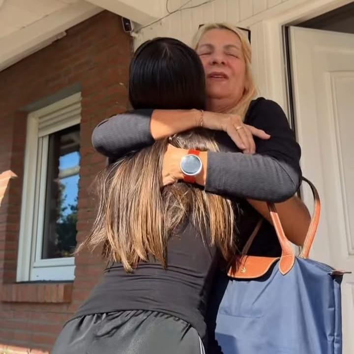 <p>Dalam unggahan tersebut, Jennifer mengungkap rasa senangnya bisa kembali ke Jerman setelah dua tahun. &ldquo;Setelah dua tahun, saatnya kembali ke Jerman,&rdquo; tulis Jennifer dikutip dari laman Instagram <em>@jenniferbachdim,</em> Senin (21/9/2026).&nbsp;(Foto: Instagram @jenniferbachdim)</p>