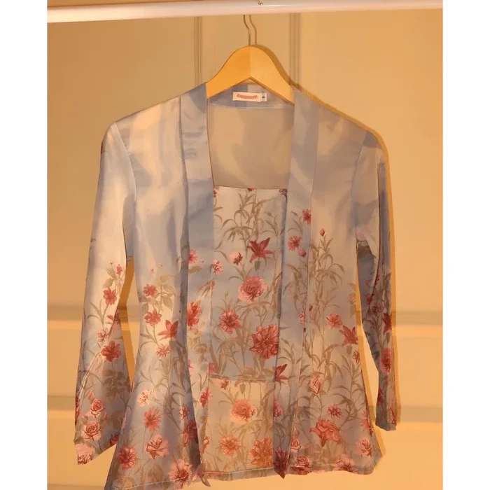 Kebaya top dari Sandhayu