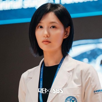 Segera Comeback, Simak Potret Aktris Kim Ji Won sebagai Dokter Bedah di Drakor Doctor X