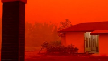 Geger Langit Berubah Merah Imbas Karhutla di Kalimantan