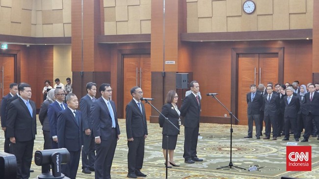 Menteri Keuangan Suahasil Nazara melantik sejumlah pejabat Eselon II di lingkungan Kementerian Keuangan pada Senin (21/9).