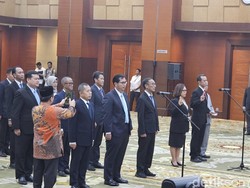 Suahasil Nazara Inaugurates 14 Ministry of Finance Officials