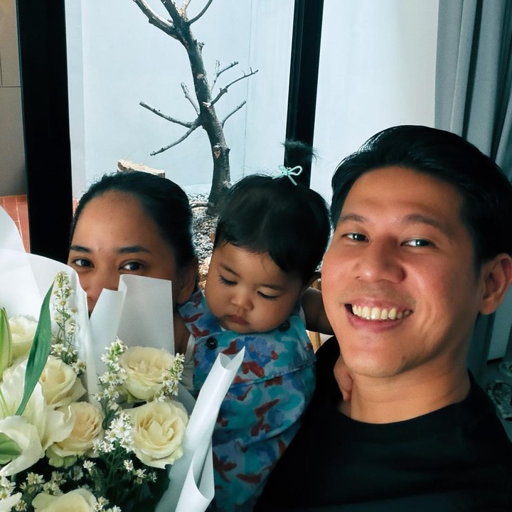 <p>Kabar terbaru datang dari vokalis band RAN, Nino Kayam, yang baru saja merayakan Wedding Anniversary ke-2. (Foto: Instagram @ninokayam)</p>