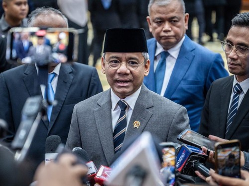 Menteri Keuangan Suahasil Nazara menjawab pertanyaan wartawan usai pelantikan pejabat pimpinan tinggi pratama di Lingkungan Kementerian Keuangan di Kantor Kementerian Keuangan, Jakarta, Senin (21/9/2026).  Kementerian Keuangan melantik sebanyak 14 pe