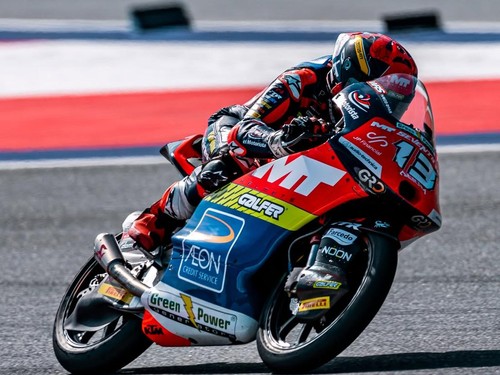 Hakim Danish finis di atas Veda Ega Pratama pada Moto3 Austria 2026.