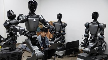 An engineer inspects Moz1 robots at the data training centre in the headquarters of Spirit AI in Beijing, China, September 17, 2026. REUTERS/Tingshu Wang