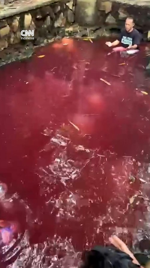 Heboh Kolam di Gunung Kidul Berubah Merah, Warga Berebut Ambil Air