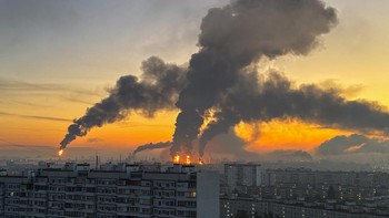 Plumes of smoke rise from fires (centre) at an oil refinery following what the authorities say is a Ukrainian drone strike in the course of the Russia-Ukraine conflict, in Moscow, Russia, September, 20, 2026.  REUTERS/Stringer