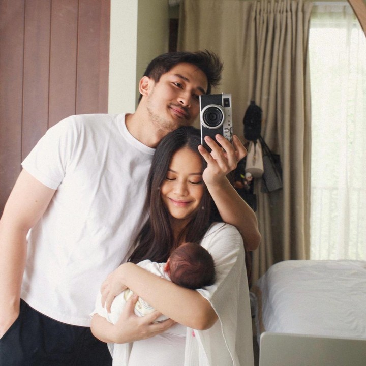 <p>Pasangan Hanggini dan Luthfi Aulia tengah menikmati peran baru sebagai orang tua, Bunda. Pada April 2026, Hanggini dan suami mengumumkan kelahiran anak pertama mereka yang berjenis kelamin laki-laki. Sang putra diberi nama Kian Badani Haneldra atau akrab disapa Kian. (Foto: Instagram @luthfiaulia)</p>