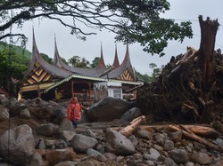 Video: Satu Orang Hilang Akibat Banjir Bandang di Solok