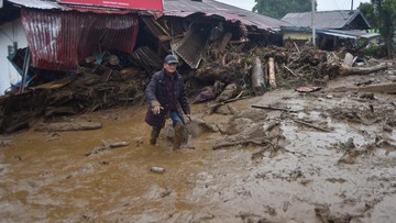 BMKG Bongkar Penyebab Banjir Bandang Terjang Solok