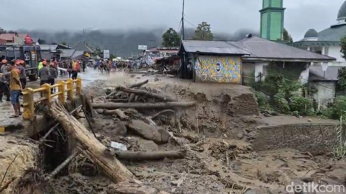 Banjir Bandang Terjang Solok Sumatera, Satu Korban Meninggal hingga Bangunan Hancur