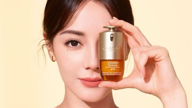 Investasi Kecantikan Bulan Ini: Saatnya Bebaskan Mata Lelah dengan Clarins Double Serum Eye Terbaru