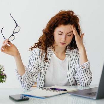 5 Zodiak yang Mudah Dilanda Burnout
