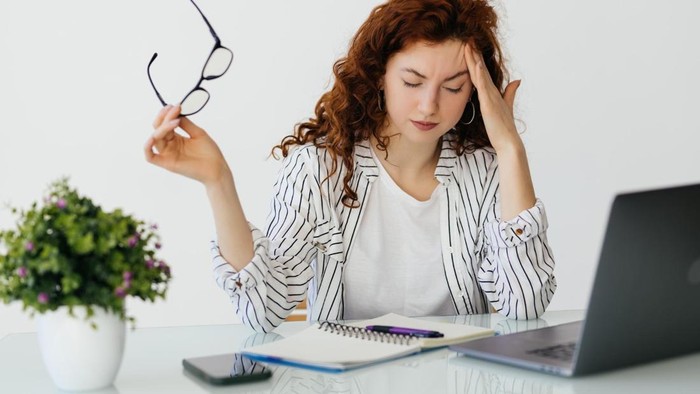 5 Zodiak yang Mudah Dilanda Burnout