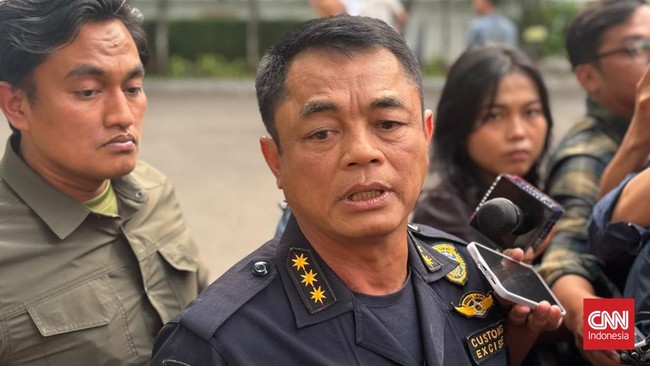 Direktur Jenderal (Dirjen) Bea dan Cukai Kementerian Keuangan (Kemenkeu) Djaka Budhi Utama di Istana Kepresidenan Jakarta, Selasa (22/9).