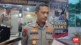 Kasatpol PP Kabupaten Tangerang, Ana Supriyatna, dilaporkan atas dugaan pelecehan seksual. Polda Banten mulai menyelidiki kasus ini dan meminta keterangan saksi.
