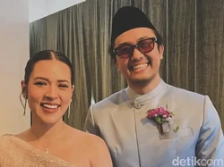 Pesona Anggun Raisa Pakai Kebaya One Shoulder di Pernikahan Mario Caesar