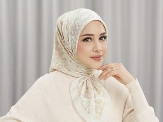 Hijab Segi Empat Voile atau Embossed? Cek Beda Bahan Sebelum Checkout