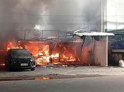 Kebakaran Rumah dan Mobil Terjadi di Bogor, Asap Hitam Membubung Tinggi