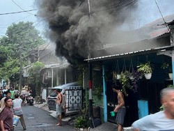 Kebakaran Rumah di Ciracas, 16 Mobil Damkar ke TKP